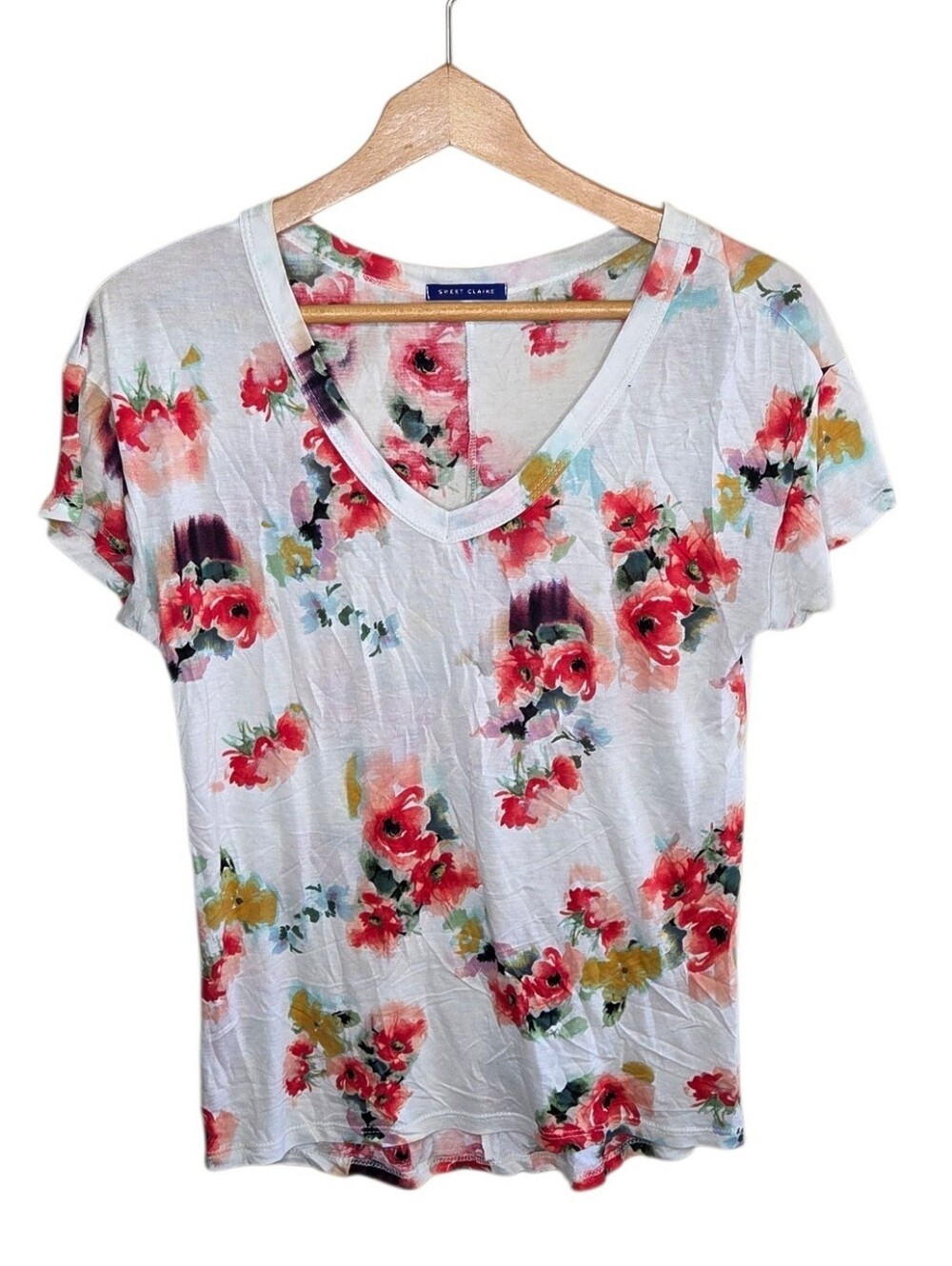 Sweet Claire Watercolor Floral Short Sleeve V-neck Tee Size Medium Cottagecore